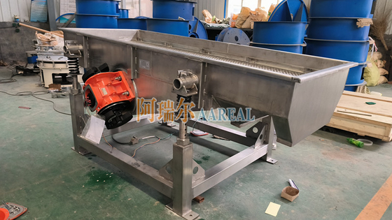 1000*2500mm Adjustable Angle Stainless Steel 304 Linear Vibrating Sieve For Ice Cubes