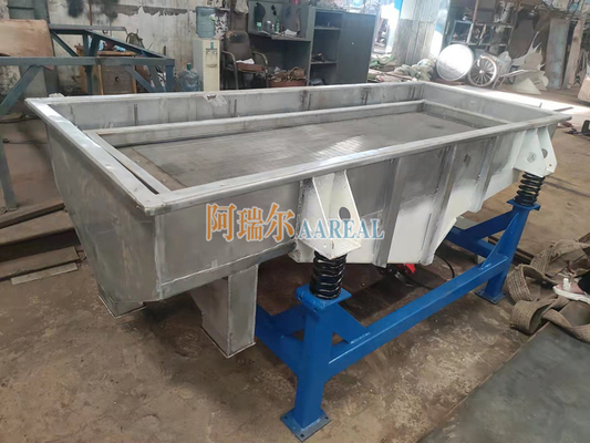 SUS Linear Motion Vibrating Screen For Separating Sifting Chemical Products