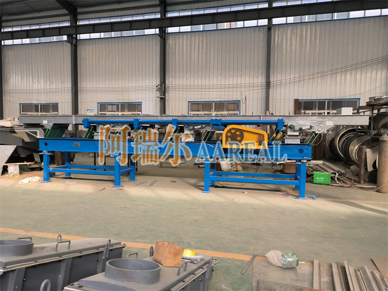 Stainless Steel Teflon Coated Leaf Spring Balanced Eccentric Vibratory Conveyor For Natural Crumb Rubber Product With Cooling Function